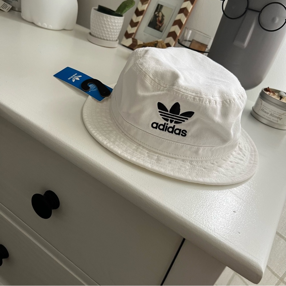 adidas • washed bucket hat •